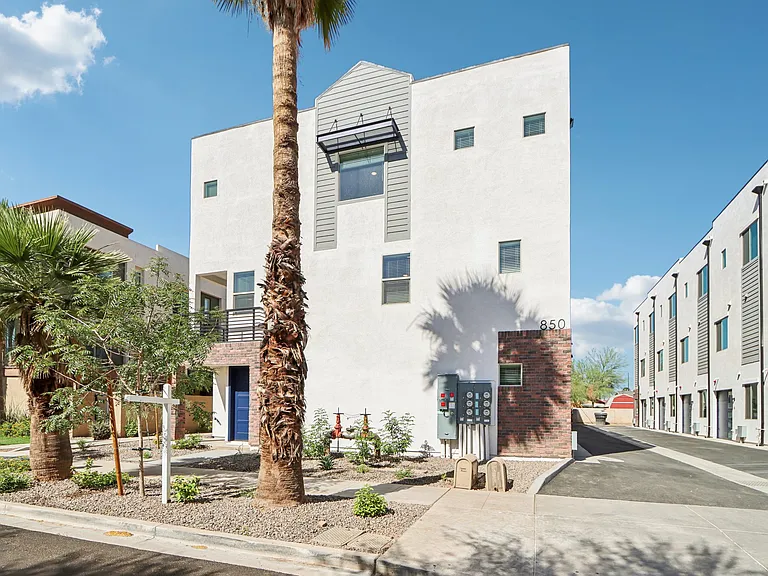 The Roosevelt Townhomes — Photo 3