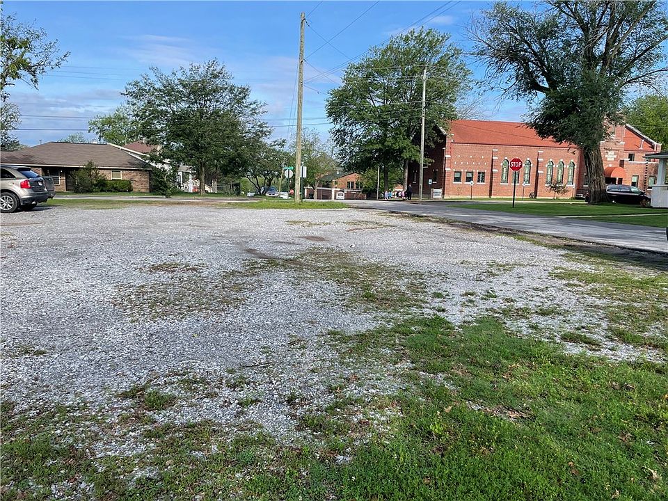 2nd image of N Maxwell St #8