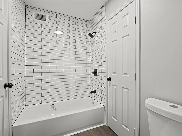 720 Ottawa St — Photo 5