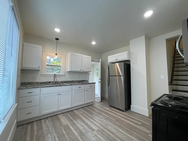 1323 Leonard St NE — Photo 26