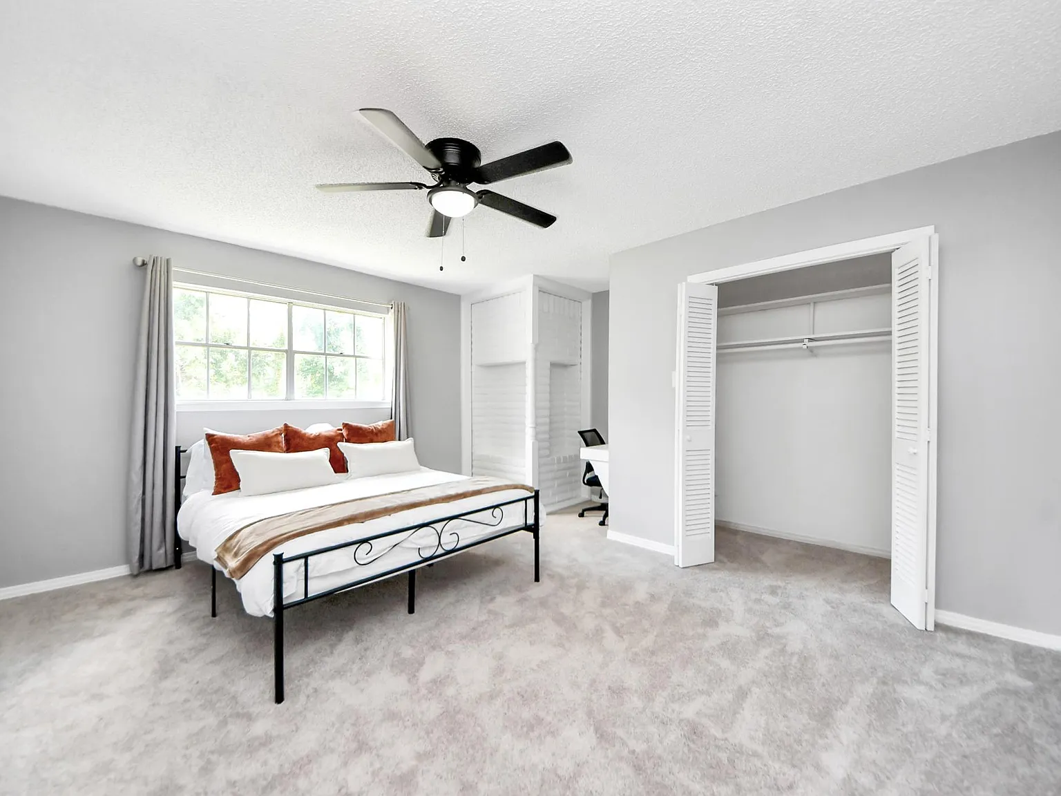 4 bed, 3.0 bath, 3642 sqft, $849 — Photo 2