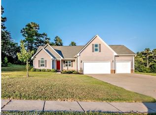 35 Jaylin Oaks Dr, Spring Lake, NC 28390