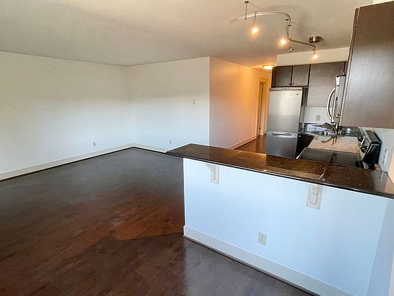 4th image of 120 NW 39th St Unit 203