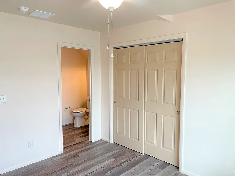 2545 E Spring St #1 — Photo 18