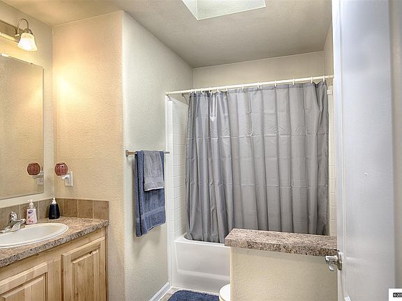 3rd image of 185 Guildwood Dr