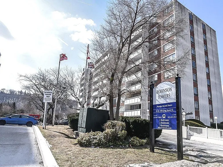 100 King St E — Photo 2