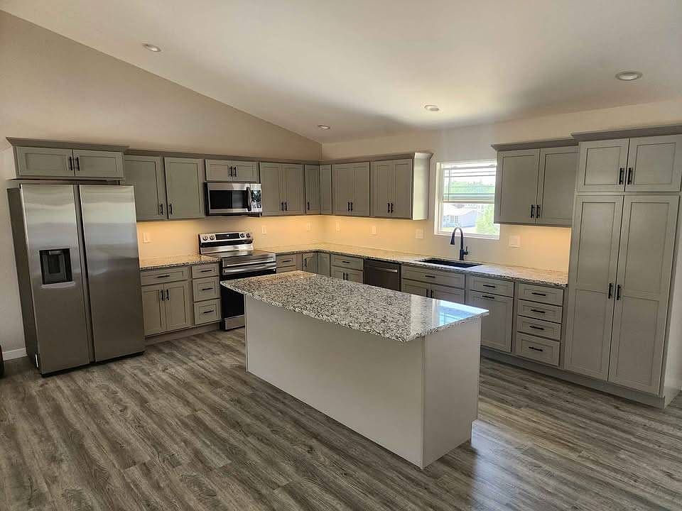 2nd image of 1002 W F St
