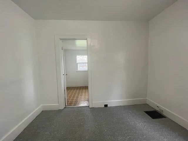 1141 N College St — Photo 15