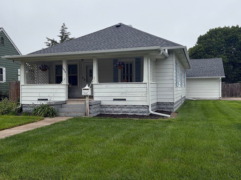 1st image of 1012 E 3rd St