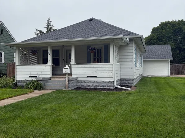 1012 E 3rd St, McCook, NE 69001