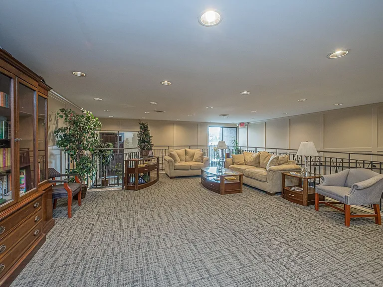 530 N Main Street - The Townhouse. — Photo 5