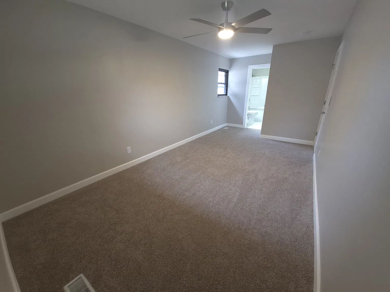 3 bed, 1200 sqft, $1,750 — Photo 3