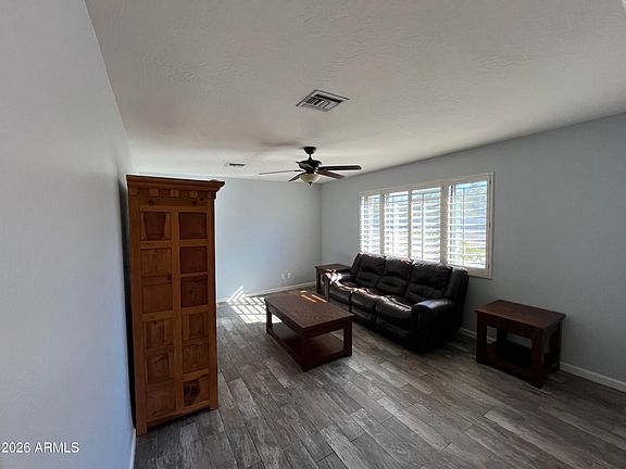 5th image of 802 E Roberts Rd