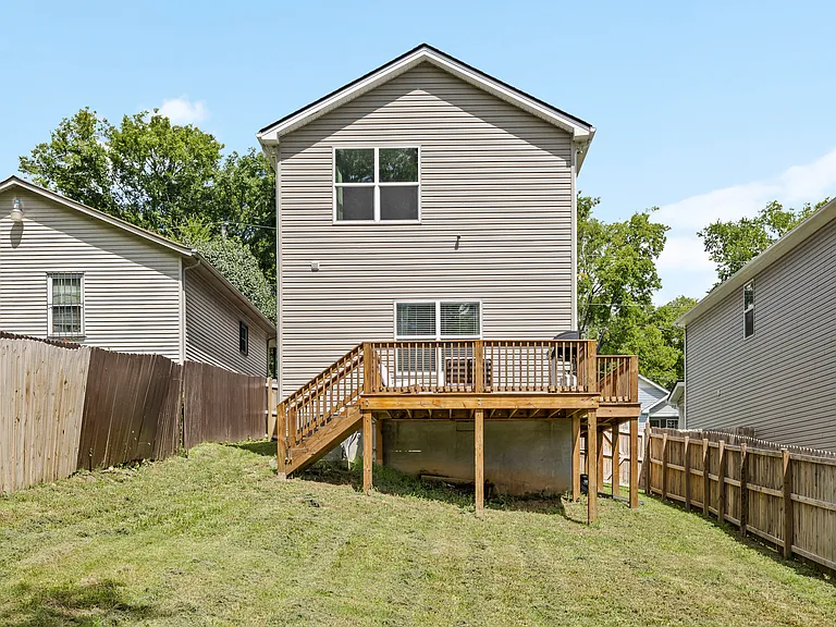 1835 Glade St — Photo 6