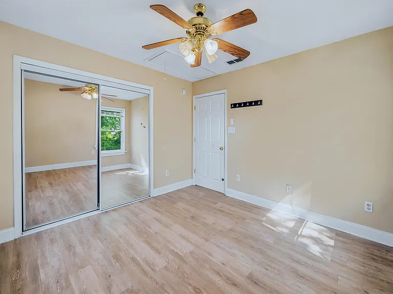 5 Comet Ct — Photo 17