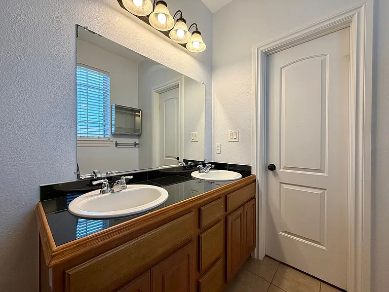 1402 Parker Ln #8 — Photo 13