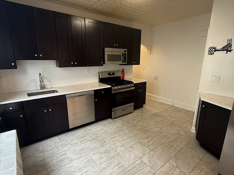 227 Speer Ave #1L — Photo 2