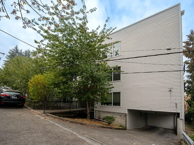 Maple Leaf Residences — Photo 29