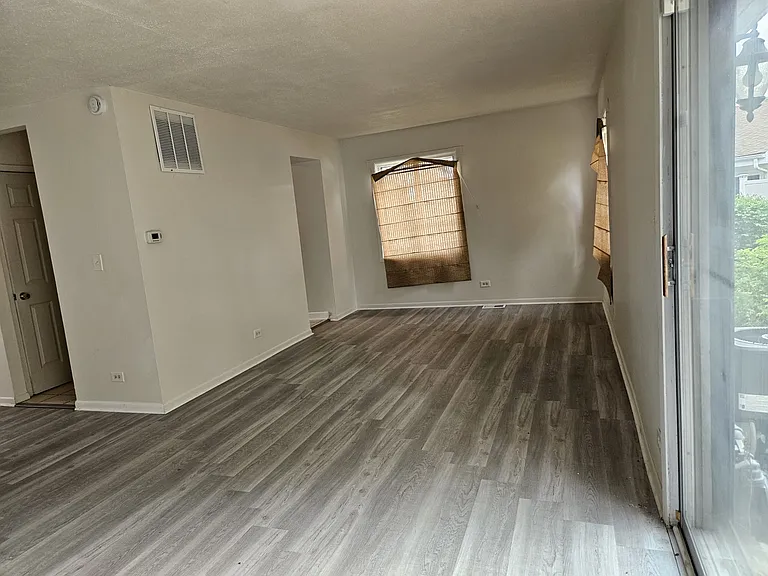 863 White Oak Ln — Photo 7
