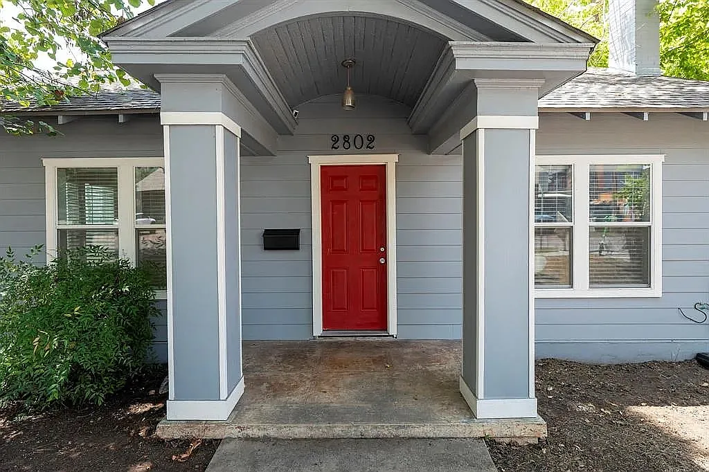 3 bed, 1142 sqft, $3,705 — Photo 3