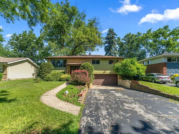 1916 E Yuma Ln, Mount Prospect, IL 60056