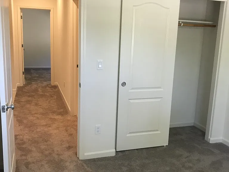 407 Jacobs Dr — Photo 10