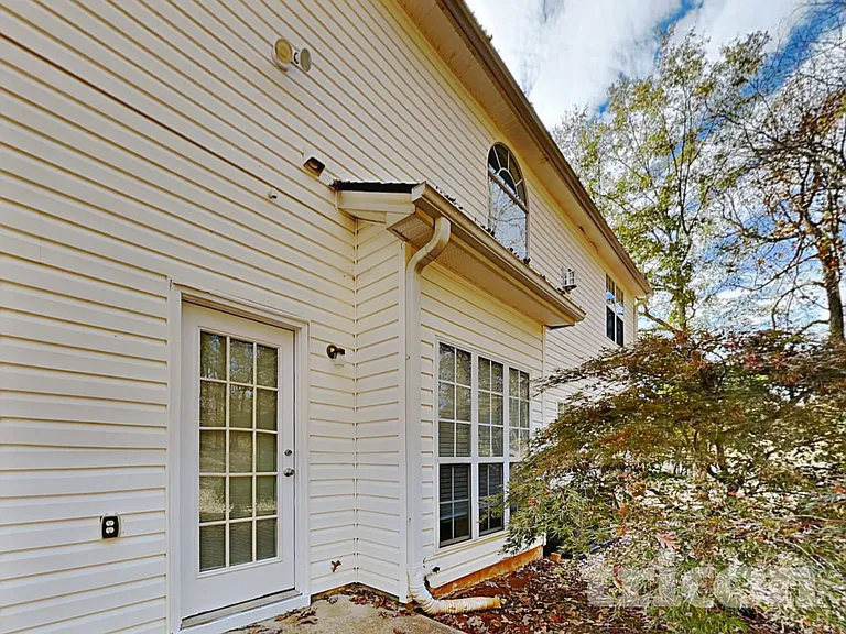 1219 Falls Creek Ct — Photo 18