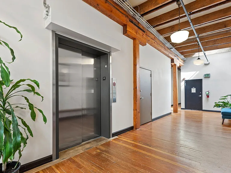 1306 NW Hoyt St #207 — Photo 12