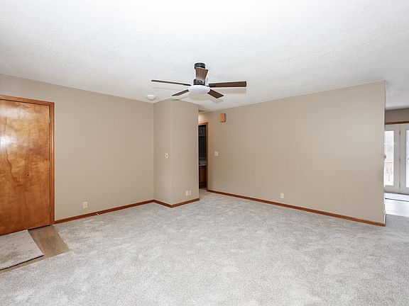 5th image of 1913 Hunters Ridge Dr