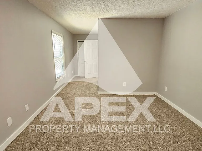 915 Forsythe St — Photo 17