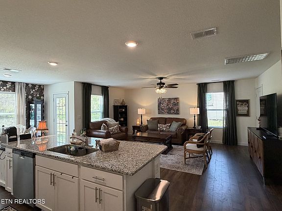 5th image of 136 S Blissful Meadows Dr