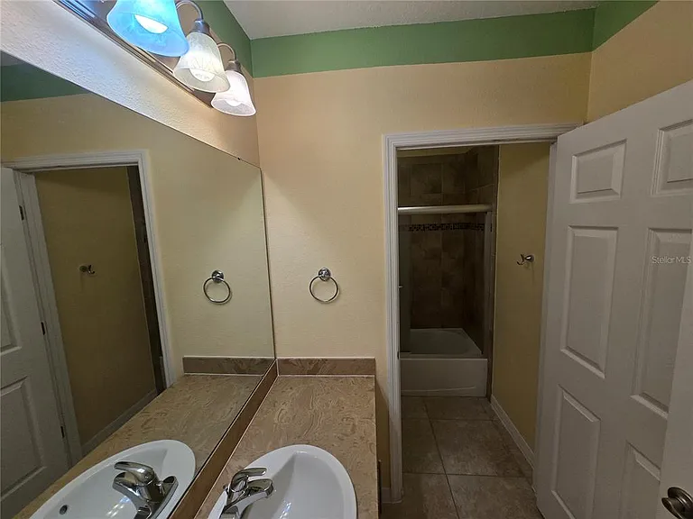 2246 Waukegan Dr — Photo 29