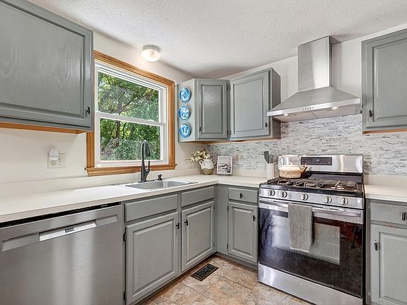 5th image of 127 Merrimack Meadows Ln Unit 127