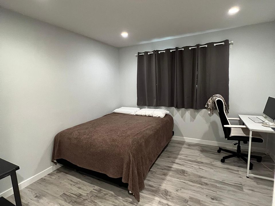 1st image of 500 Jackson Pl #2