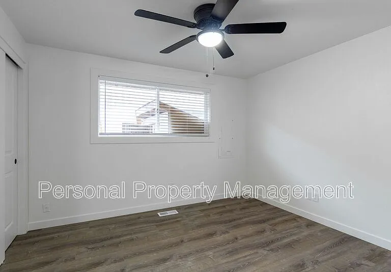 4325 E 17th St #7 — Photo 7