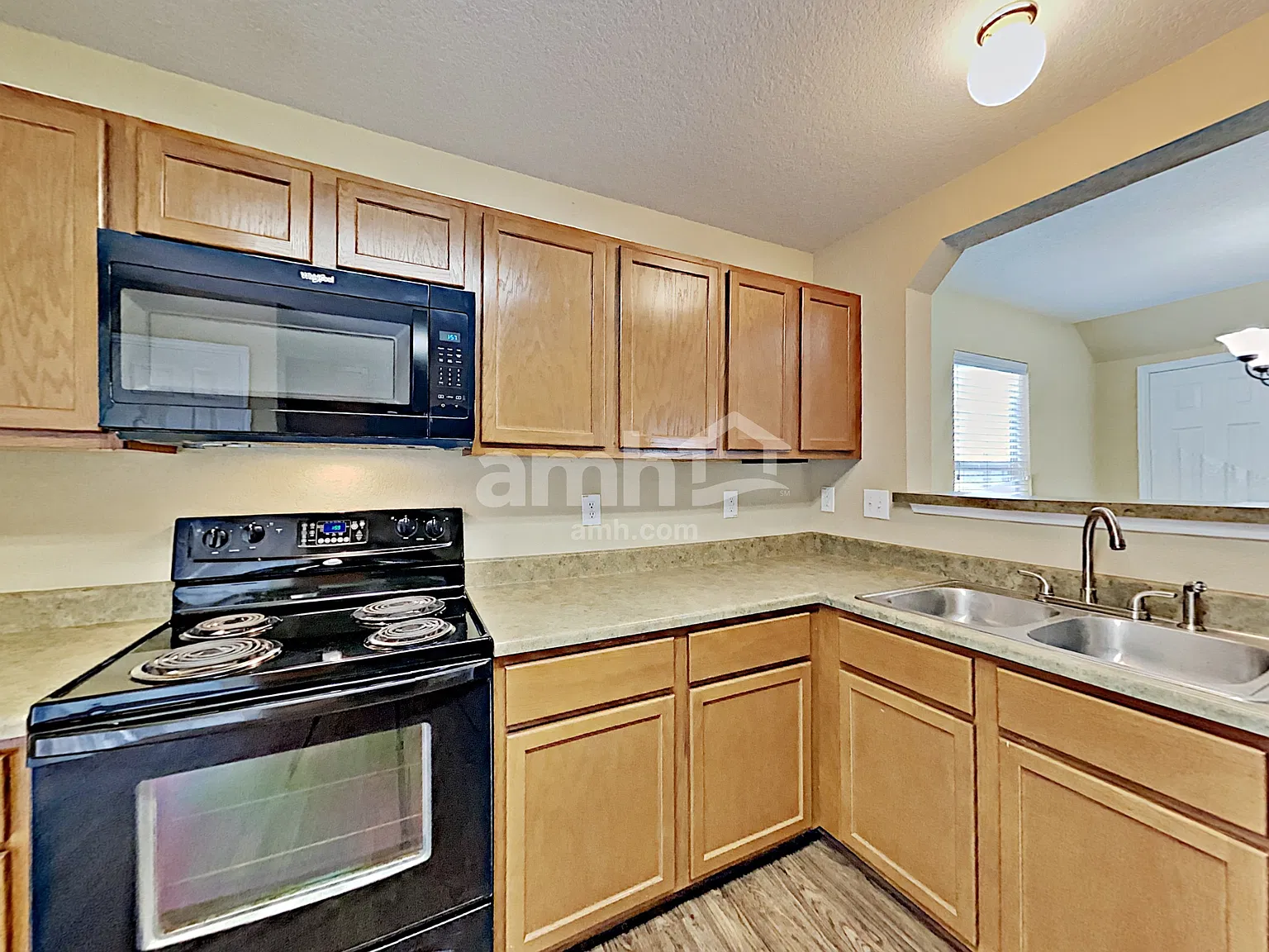 3 bed, 3.0 bath, 2044 sqft, $1,935 — Photo 4