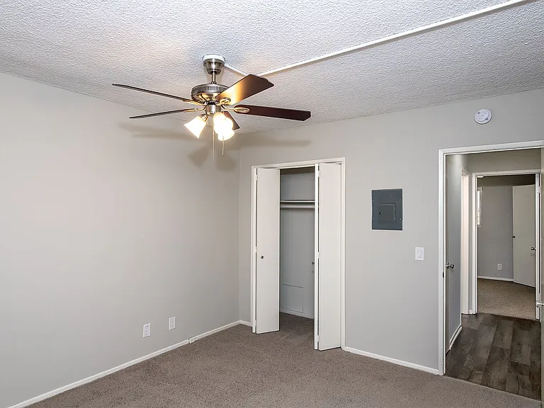 1035 Melrose Ave — Photo 24