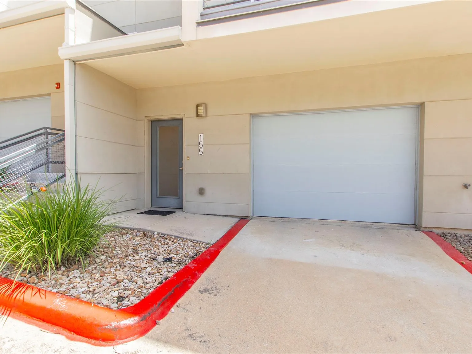 1 bed, 1.5 bath, 941 sqft, $1,700 — Photo 2