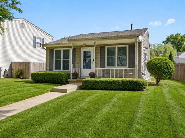 881 Manchester Crse, Geneva, IL 60134