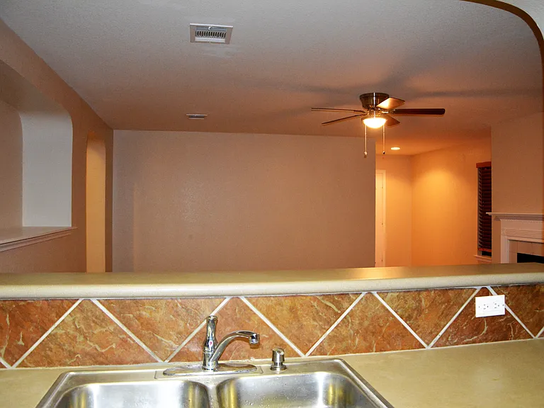 4616 Woodstock Dr — Photo 13