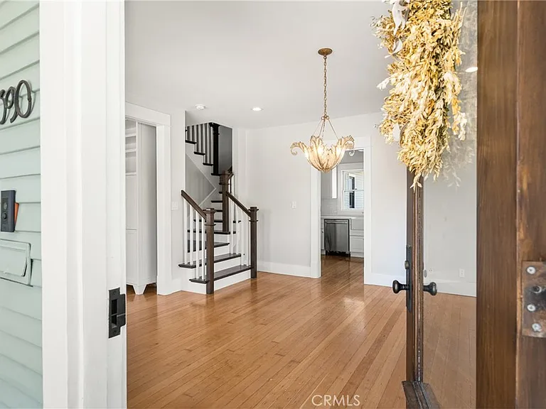 390 N Cambridge St — Photo 3