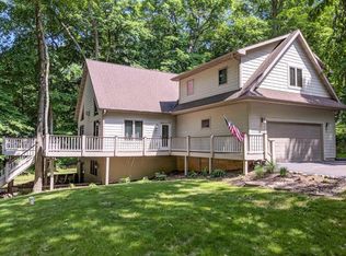 N1374 Sunnyside Dr, Fontana, WI 53125