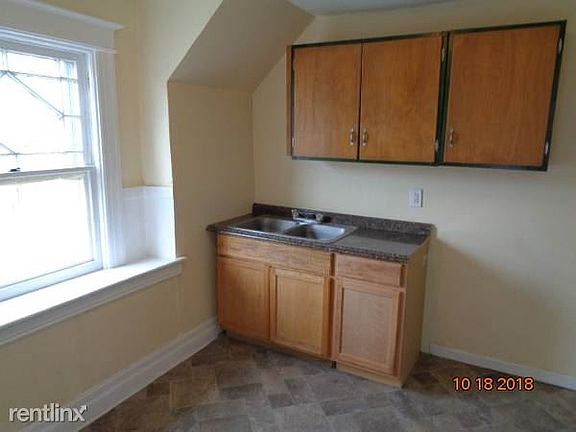 00000_4XoeyQ5jp69_600x450