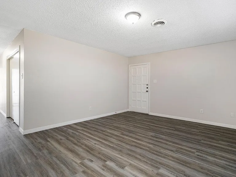 118 Johnson St #B — Photo 4