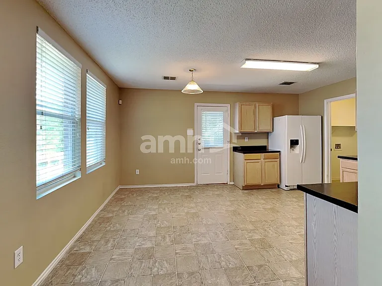 1100 Willow Tree Dr — Photo 5