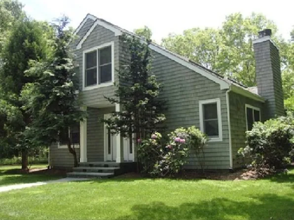 https://photos.zillowstatic.com/fp/2461940cf0c7ef183f1005c6188e9362-p_e.webp