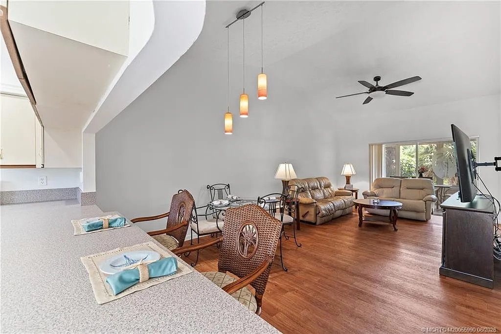 2 bed, 2.0 bath, 1236 sqft, $1,900 — Photo 4