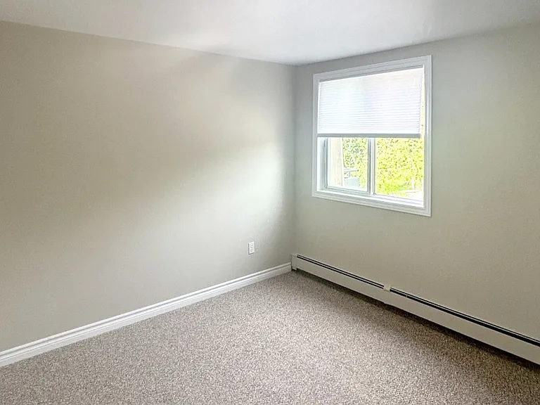 64 Devonshire Ave — Photo 12