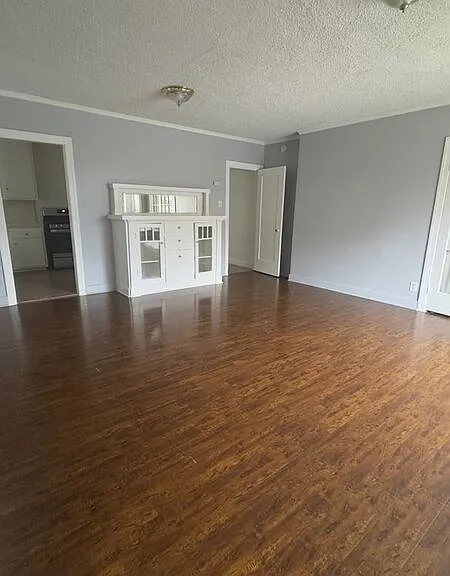 12820 Penn St — Photo 2