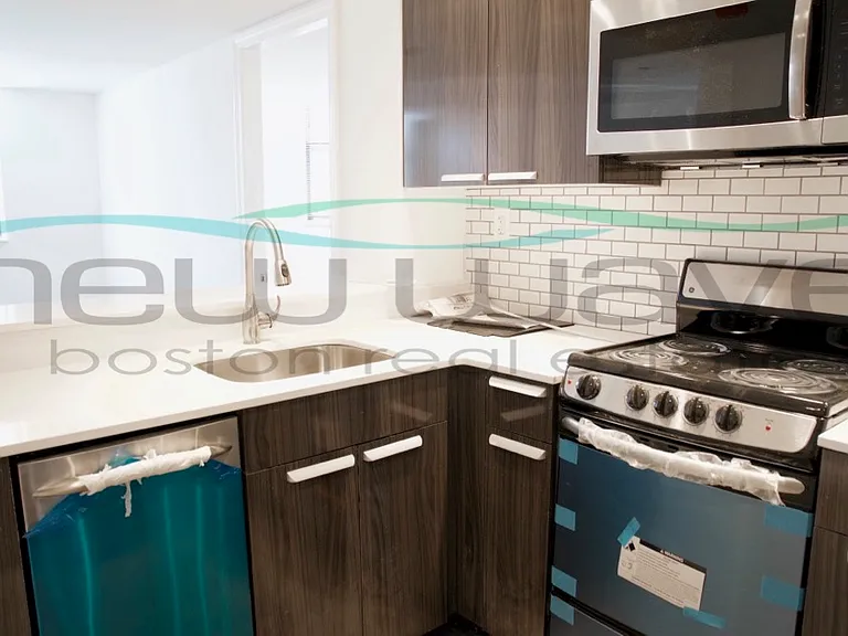 100 Queensberry St #3B — Photo 2